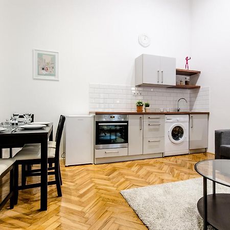 B63 2 Bedroom Apartment In Heart Of City بودابست المظهر الخارجي الصورة