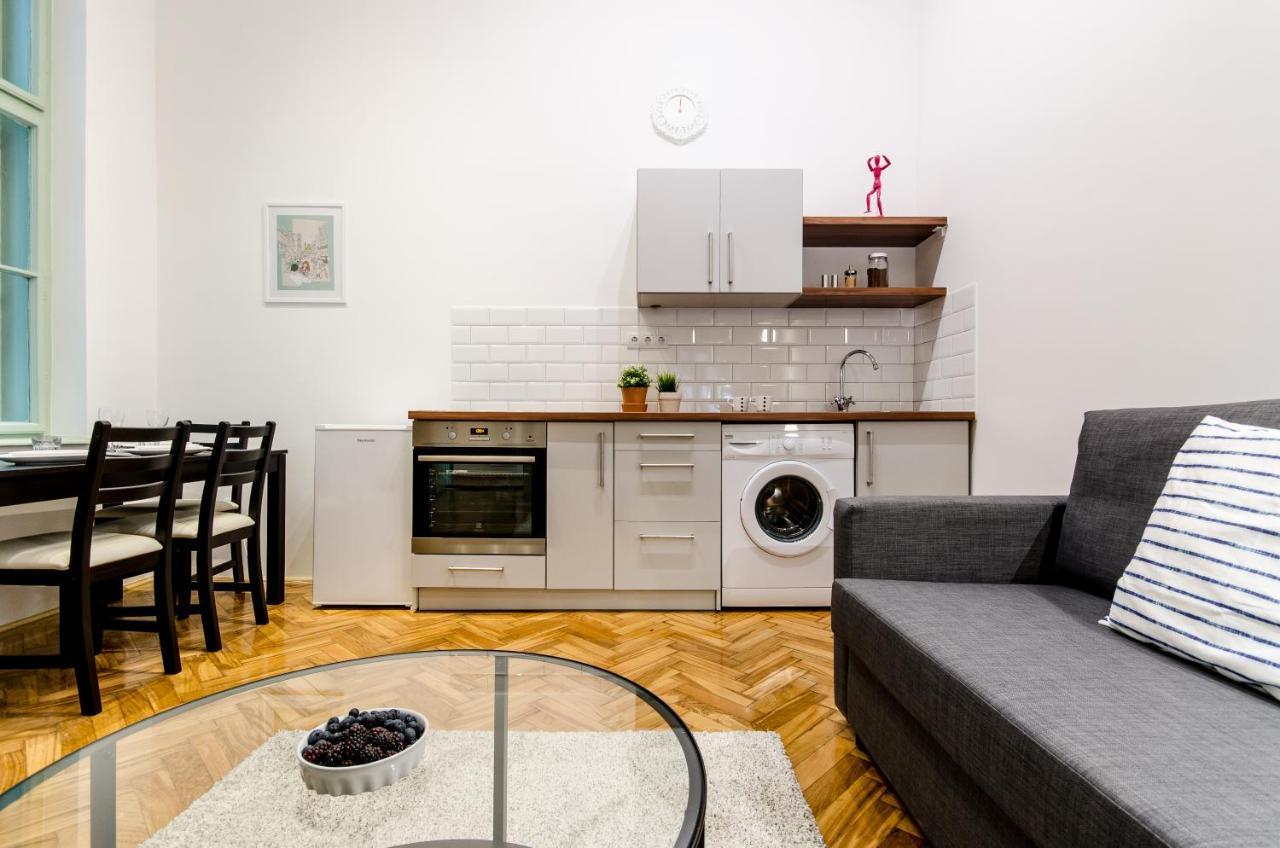 B63 2 Bedroom Apartment In Heart Of City بودابست المظهر الخارجي الصورة